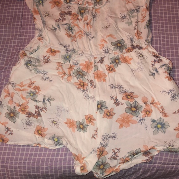 Floral Romper - Picture 2 of 7